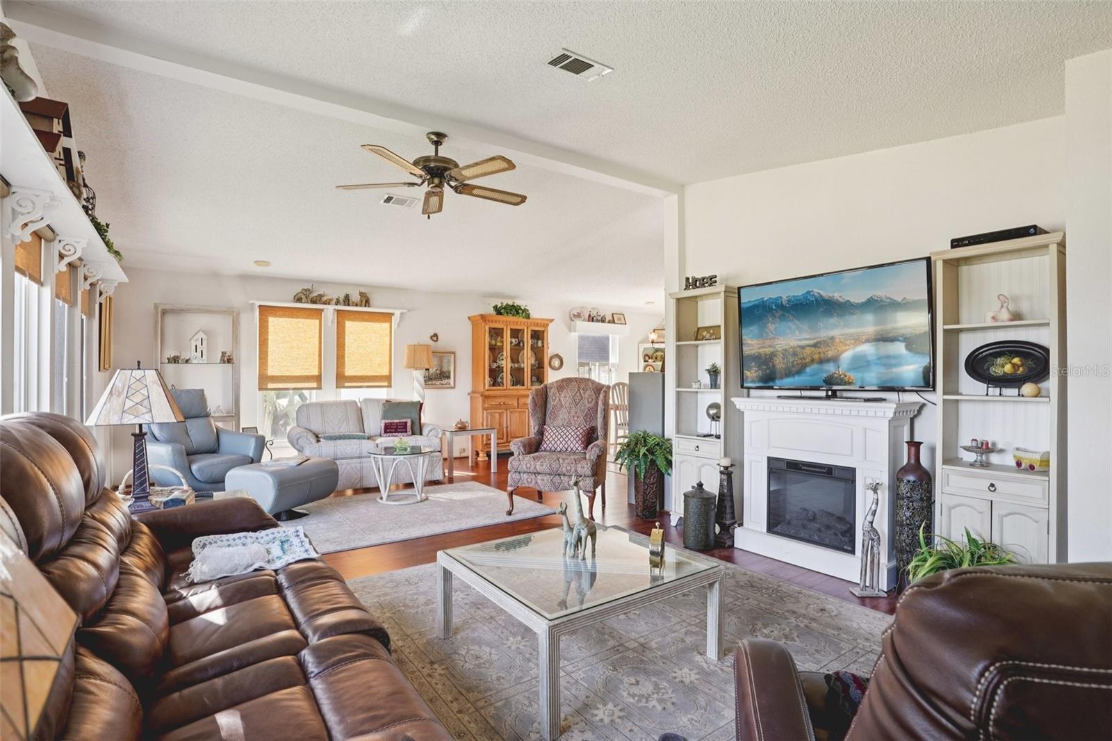 LADY LAKE ORANGE BLOSSOM GARDENS UNIT 09 - Residential