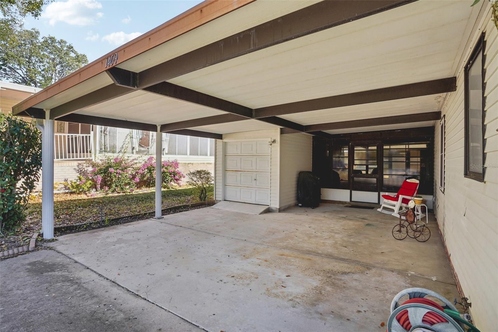 LADY LAKE ORANGE BLOSSOM GARDENS UNIT 09 - Residential