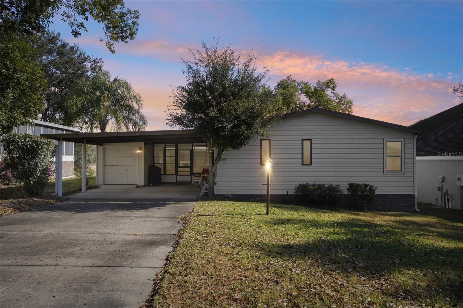 LADY LAKE ORANGE BLOSSOM GARDENS UNIT 09 - Residential