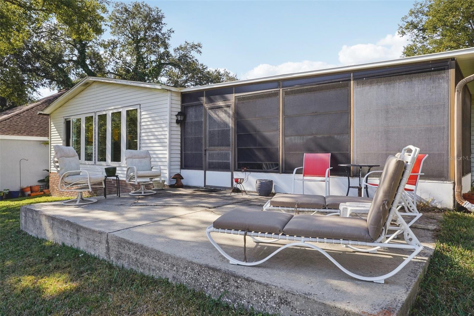 LADY LAKE ORANGE BLOSSOM GARDENS UNIT 09 - Residential