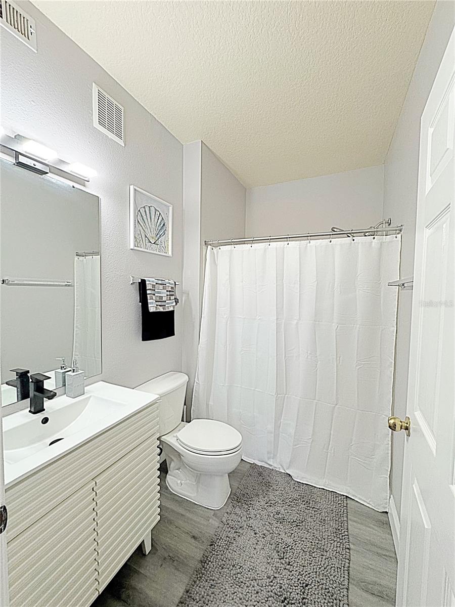 BEACHWAY CONDOS - Residential Lease