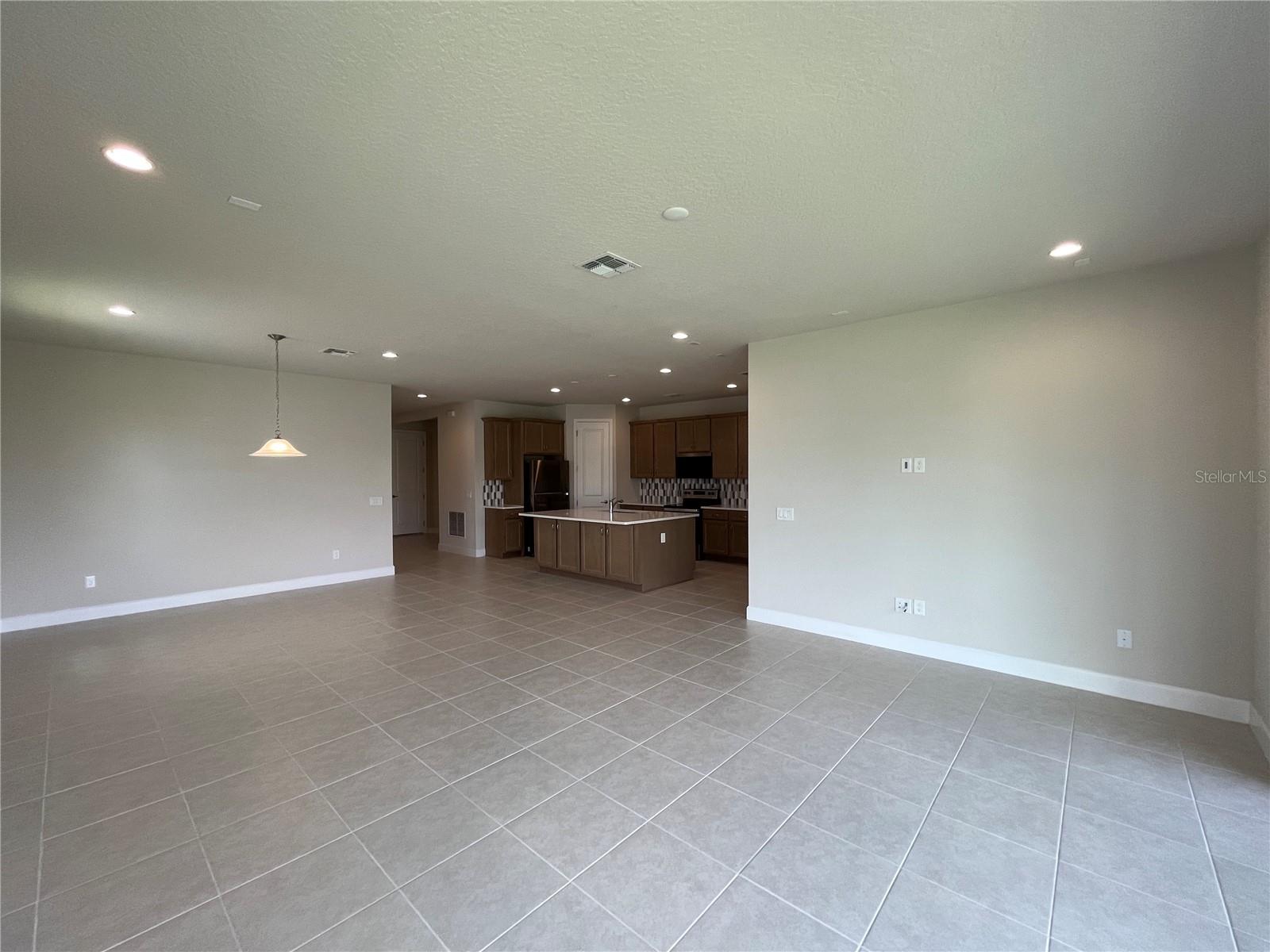 RIVERSIDE OAKS PH 3 - Residential Lease