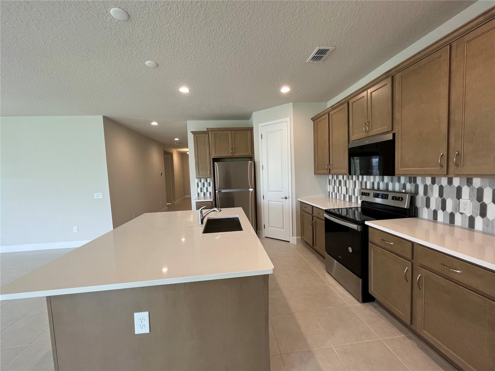 RIVERSIDE OAKS PH 3 - Residential Lease