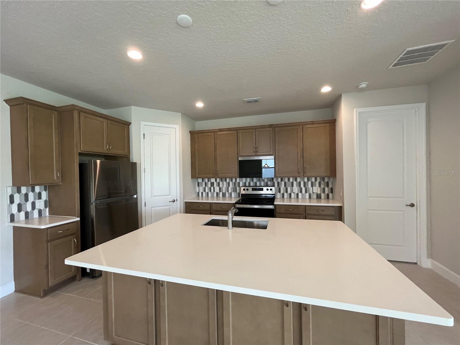 RIVERSIDE OAKS PH 3 - Residential Lease