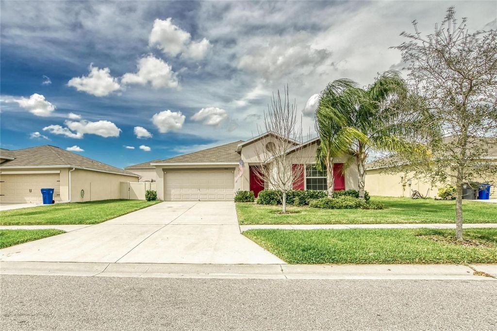 Photo of 304 Cascade Bend Drive, Ruskin, FL 33570 (MLS # TB8445390)