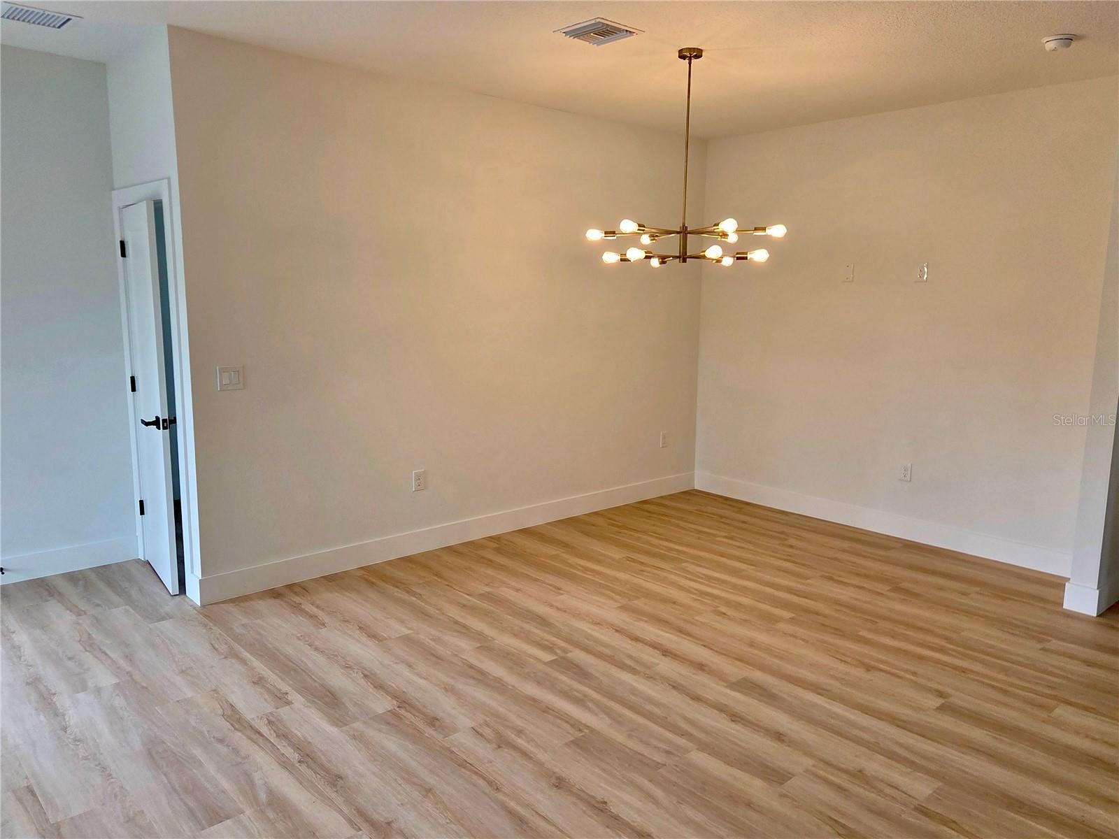 ROTONDA LAKES - Residential