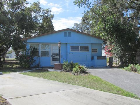 A home in LAKE WALES