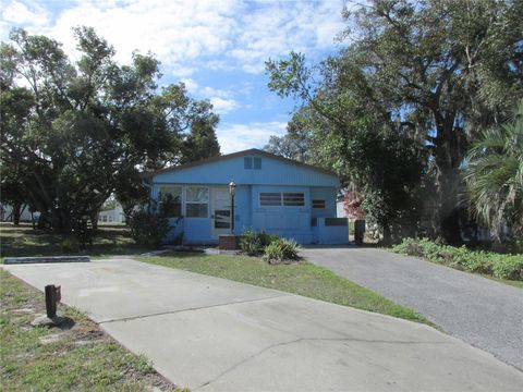 A home in LAKE WALES