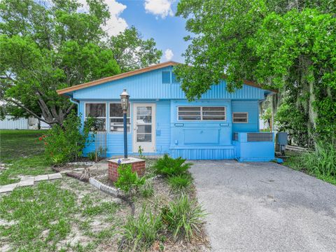 A home in LAKE WALES