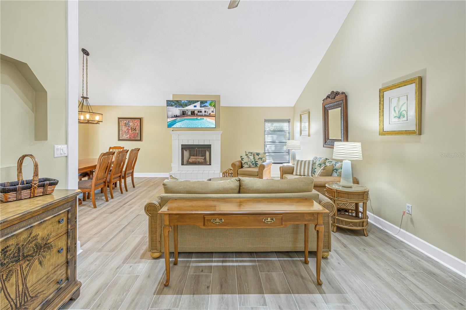 752 TROPICAL CIRCLE