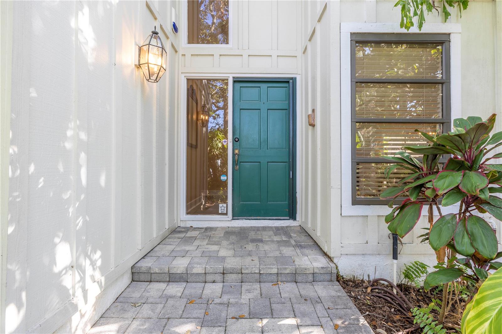 752 TROPICAL CIRCLE