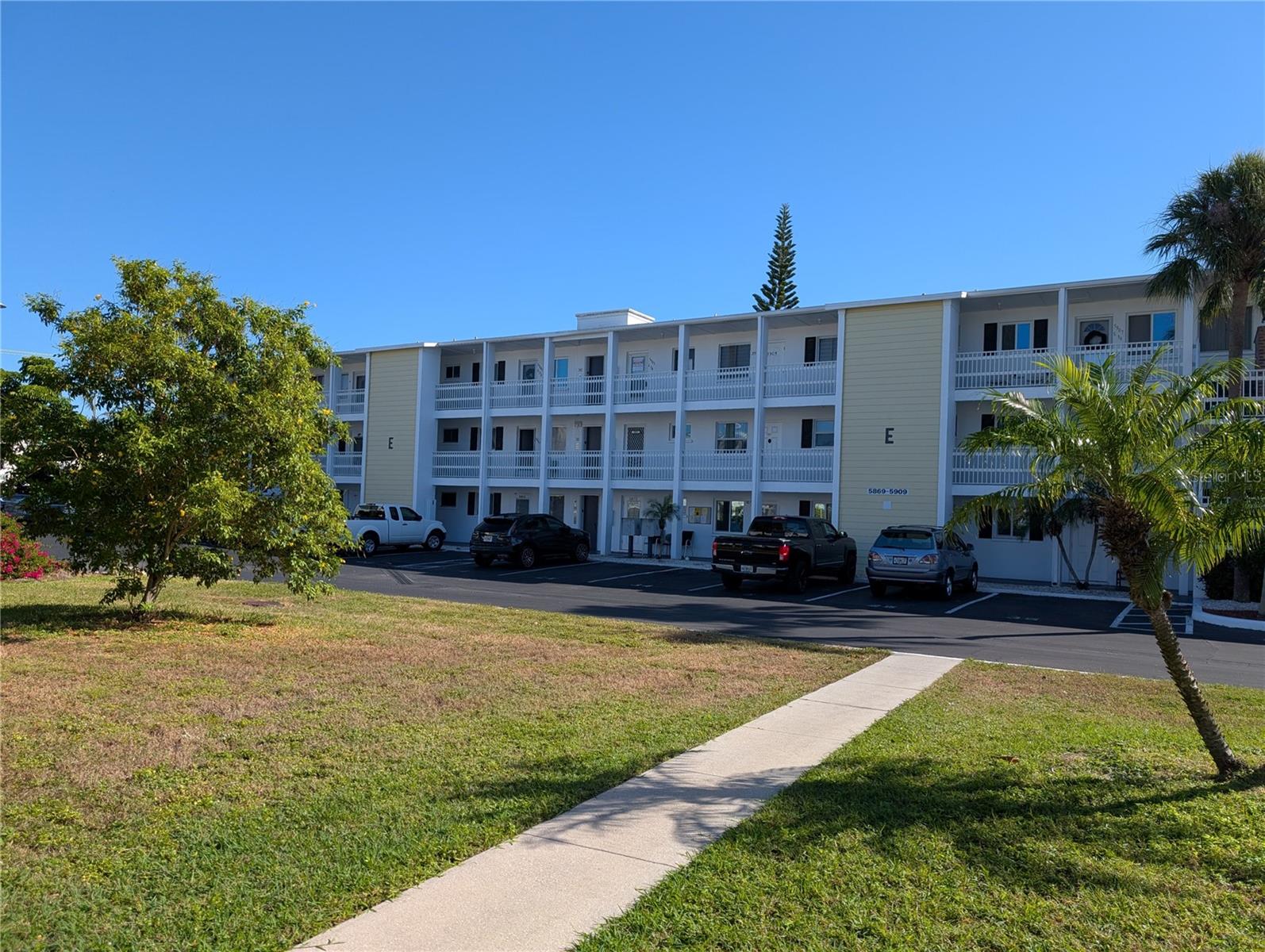 BAYSHORE GARDENS APTS 3 - Residential Lease