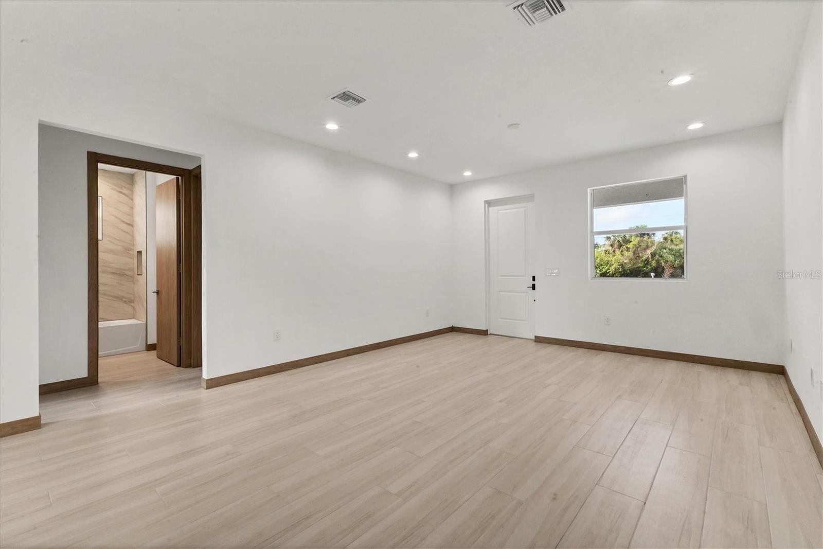 299 AUSTRALIAN DRIVE