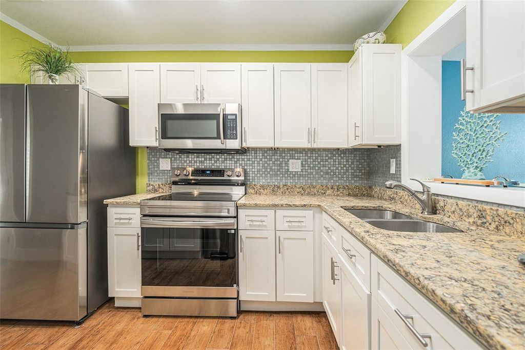 Photo of 137 Pennsylvania Avenue, Palm Harbor, FL 34683 (MLS # TB8421552)