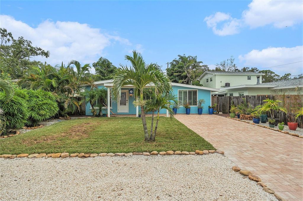 Photo of 137 Pennsylvania Avenue, Palm Harbor, FL 34683 (MLS # TB8421552)