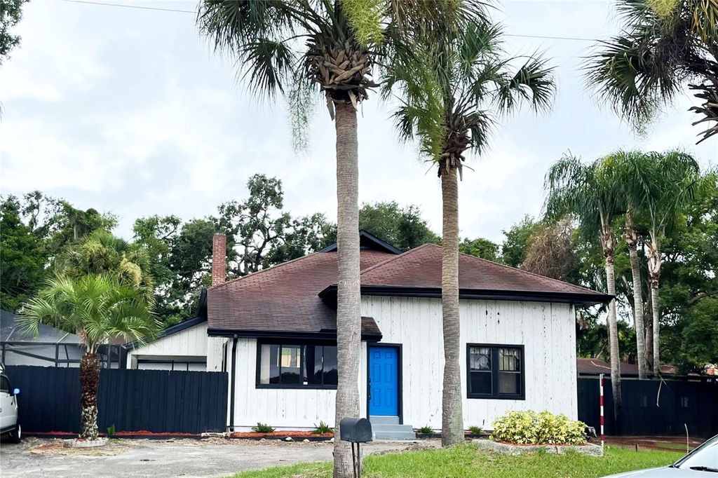 Photo of 640 Avenue B NE, Winter Haven, FL 33881 (MLS # S5136711)