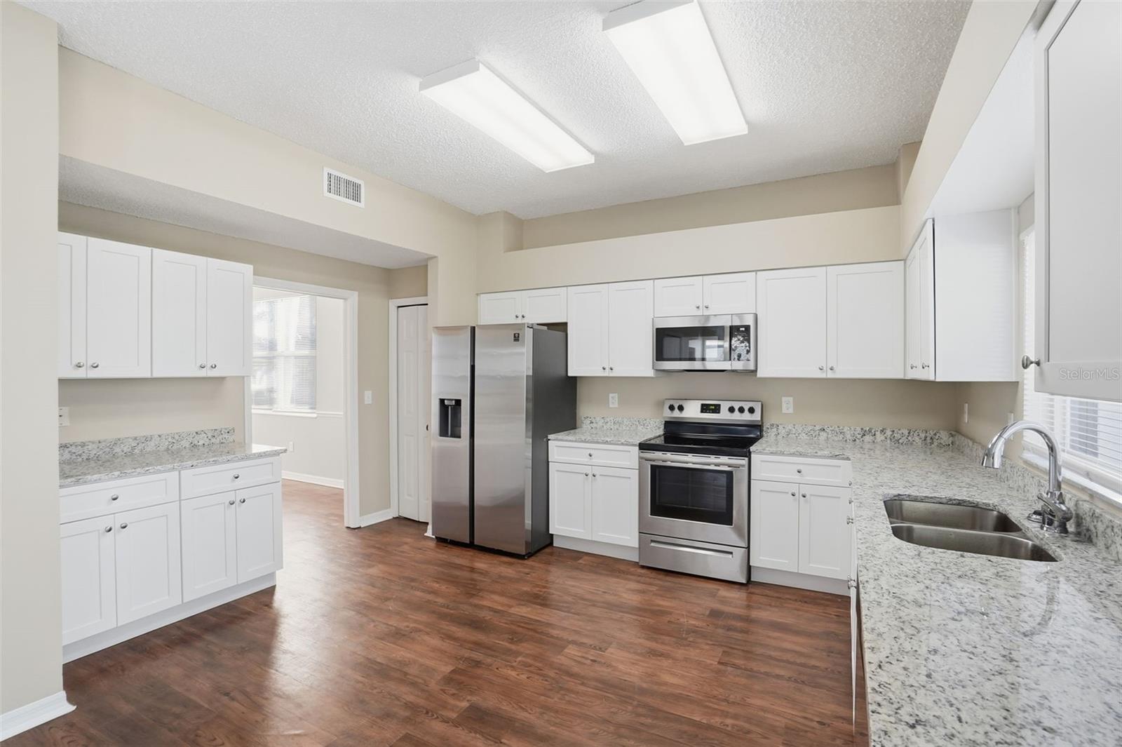 CLUBHOUSE ESTATES AT SUMMERFIE - Residential