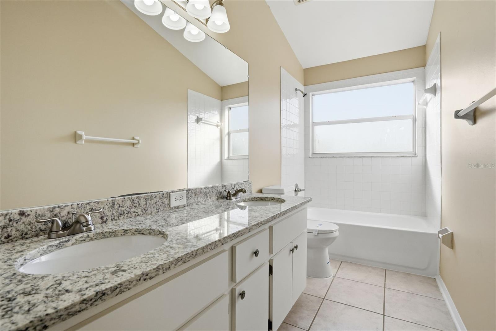 CLUBHOUSE ESTATES AT SUMMERFIE - Residential