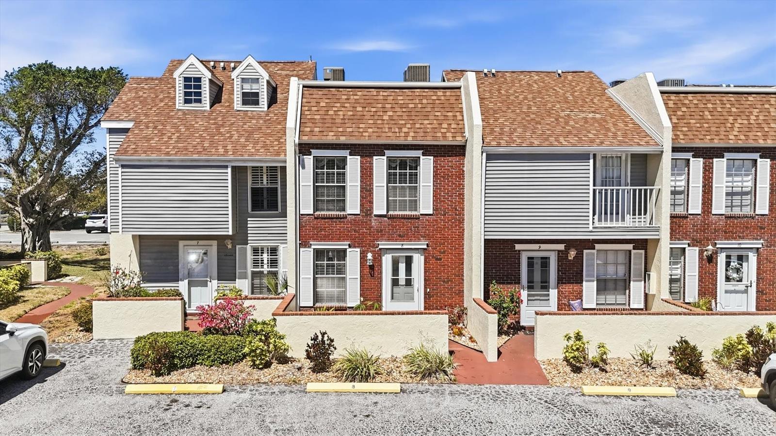 SUTTON PLACE - Residential