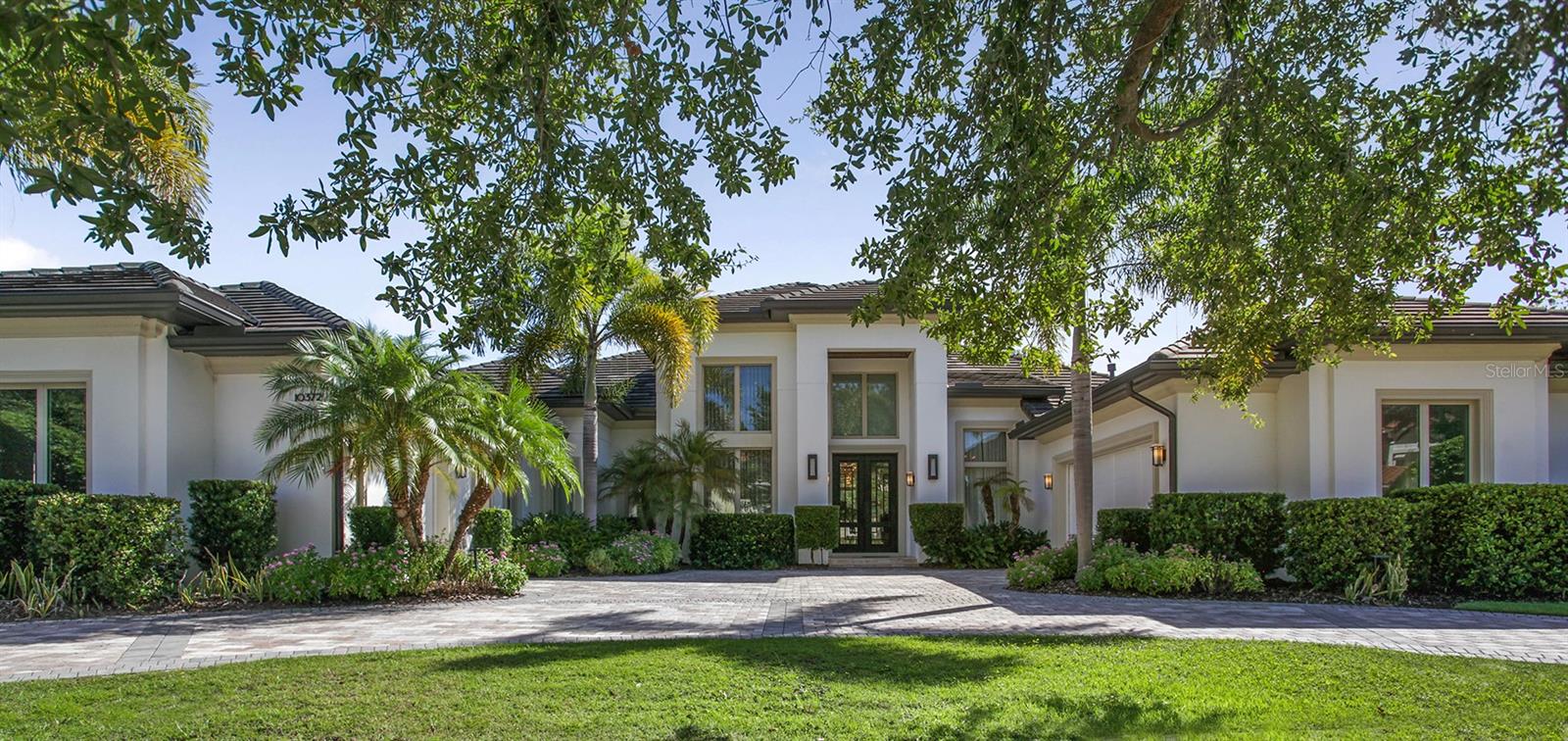 Featuring a gorgeous one-story floor plan spanning more than 5,200 square feet, this beautiful estate within the renowned Lake Nona Golf & Country club offers sparkling water views. Built by leading custom home builder Stonebridge Homes, the estate features six bedrooms and seven baths, with wonderful living spaces including formal living and dining rooms, a spacious, open kitchen and an expansive owner’s suite. The fenced grounds feature a spacious lanai and open-air pool, perfect for enjoying Florida’s warm, tropical climate all year round.