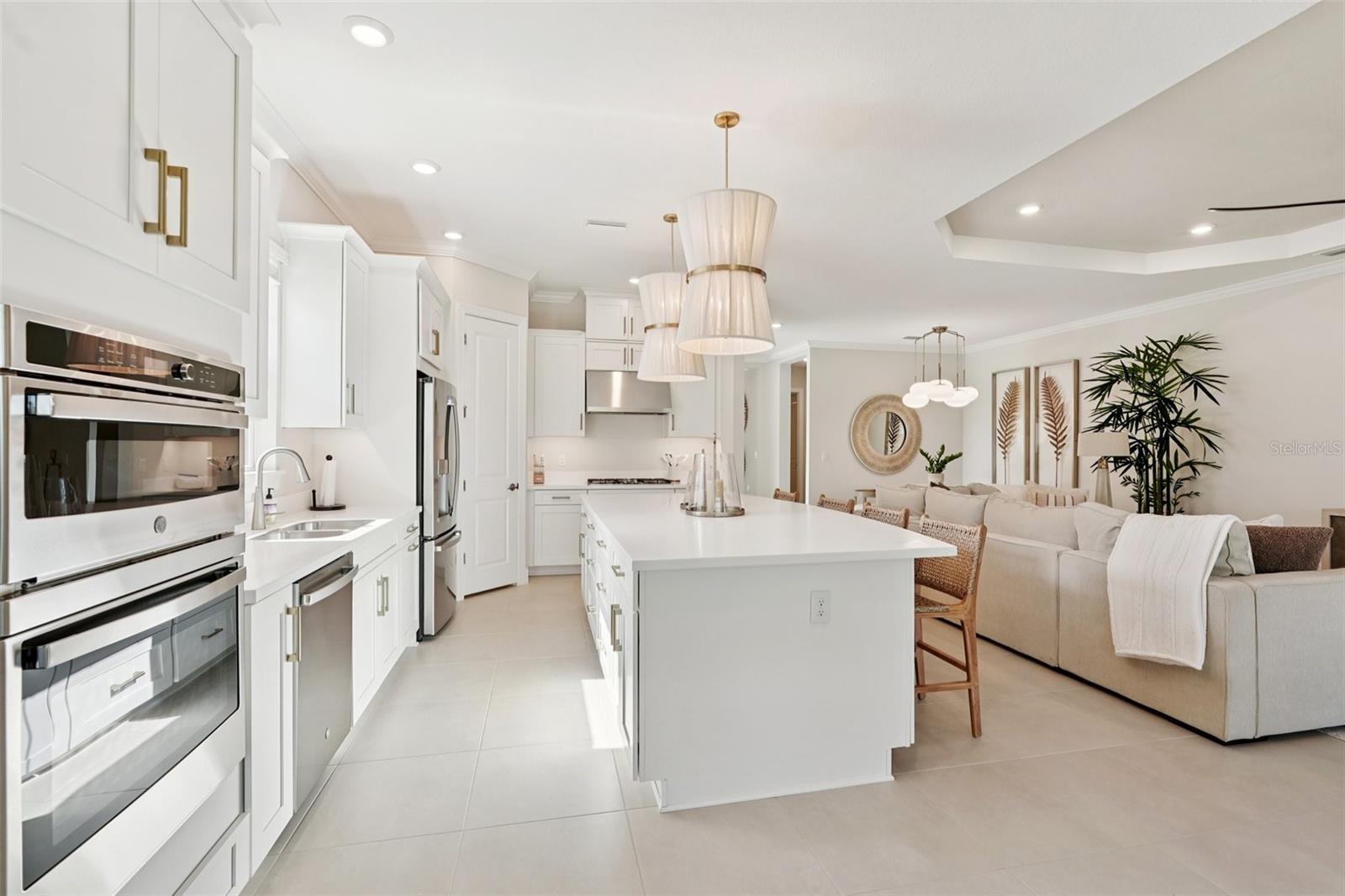 AZARIO ESPLANADE PH VII - Residential