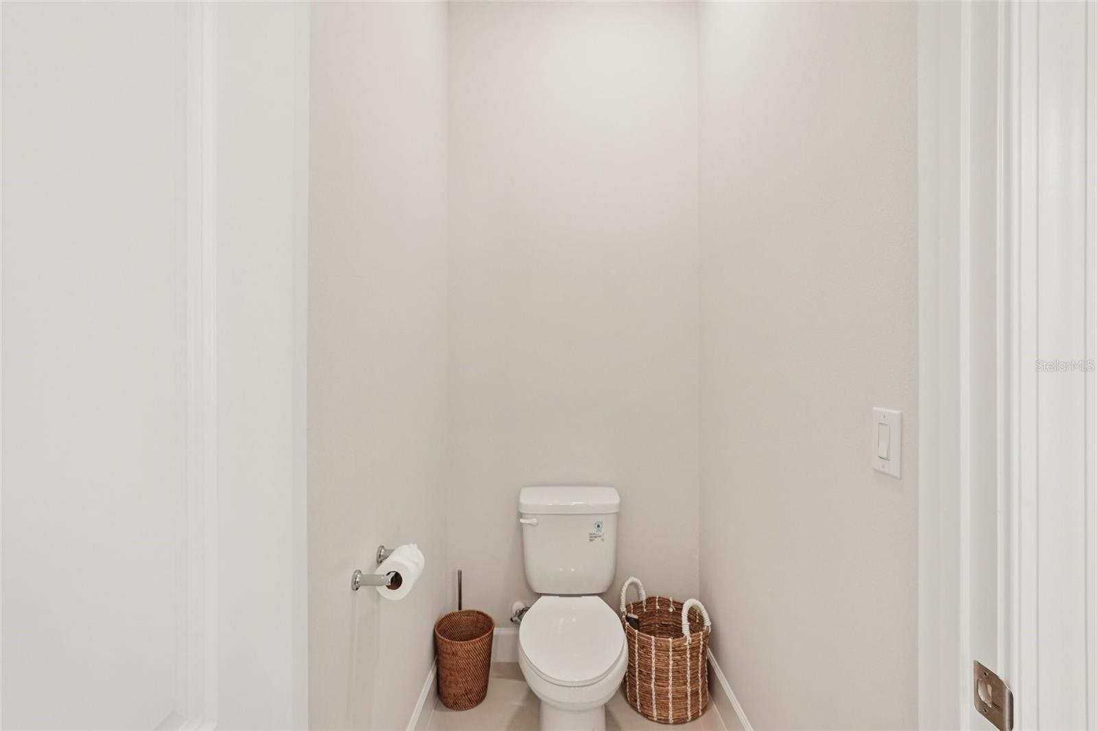 AZARIO ESPLANADE PH VII - Residential