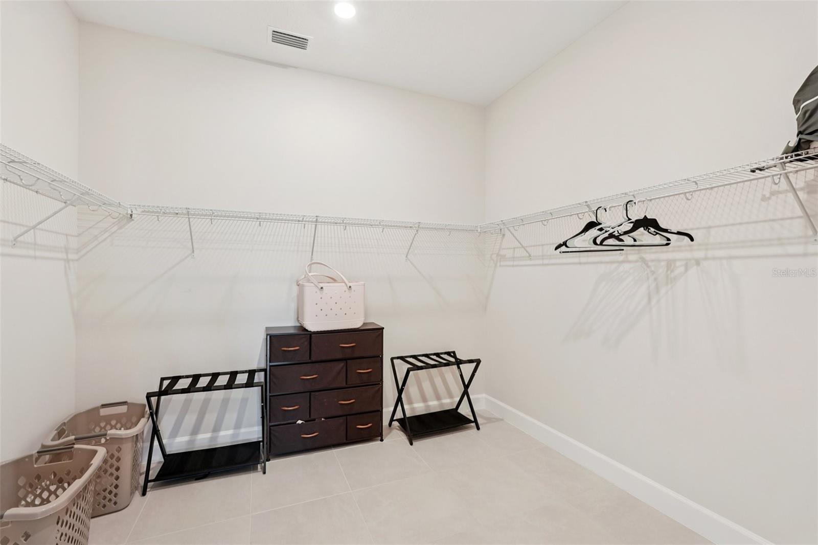 AZARIO ESPLANADE PH VII - Residential