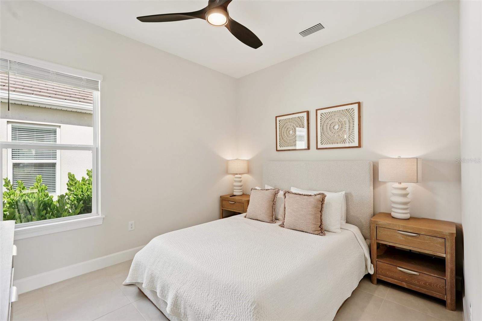 AZARIO ESPLANADE PH VII - Residential