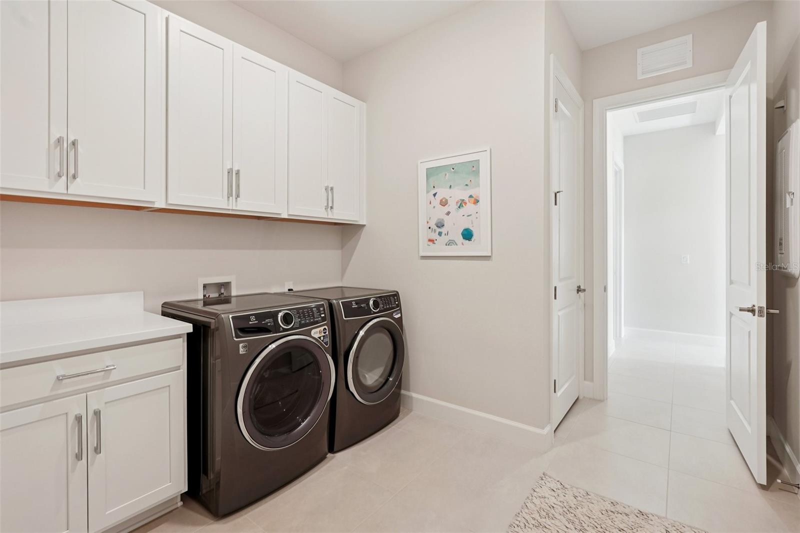 AZARIO ESPLANADE PH VII - Residential