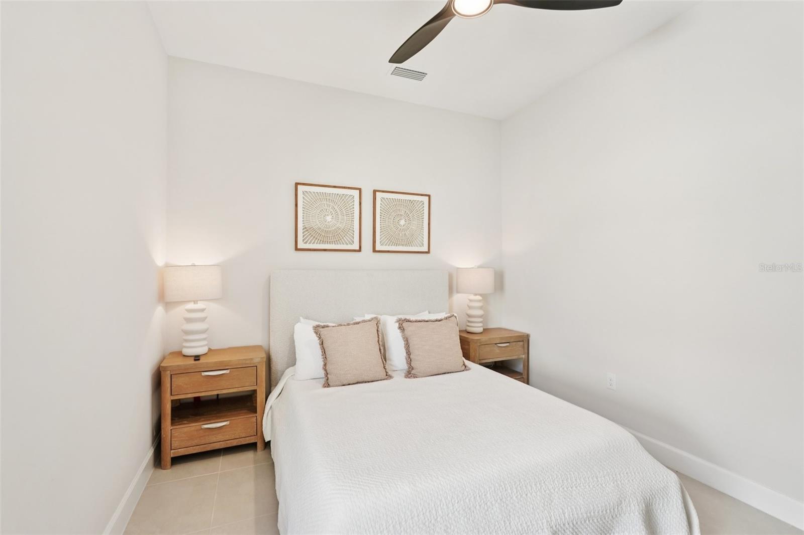 AZARIO ESPLANADE PH VII - Residential