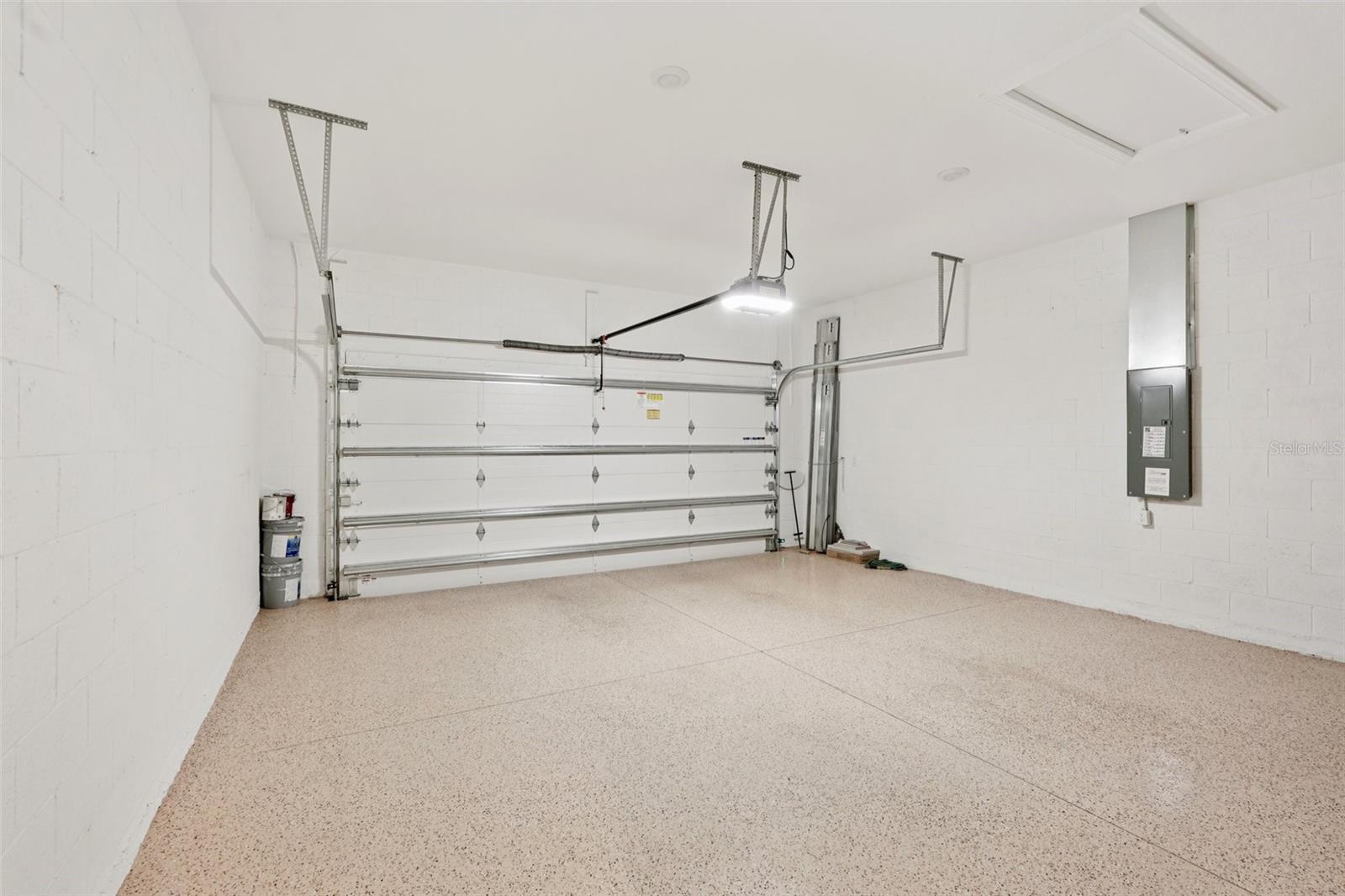 AZARIO ESPLANADE PH VII - Residential