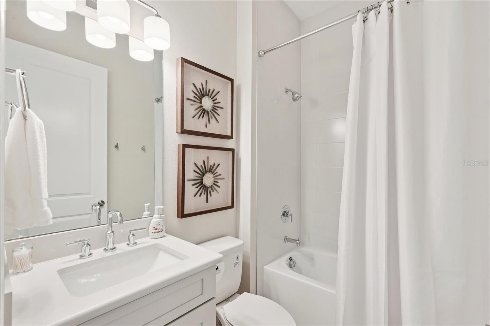 AZARIO ESPLANADE PH VII - Residential