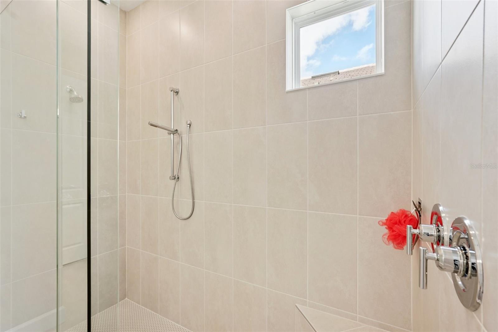 AZARIO ESPLANADE PH VII - Residential