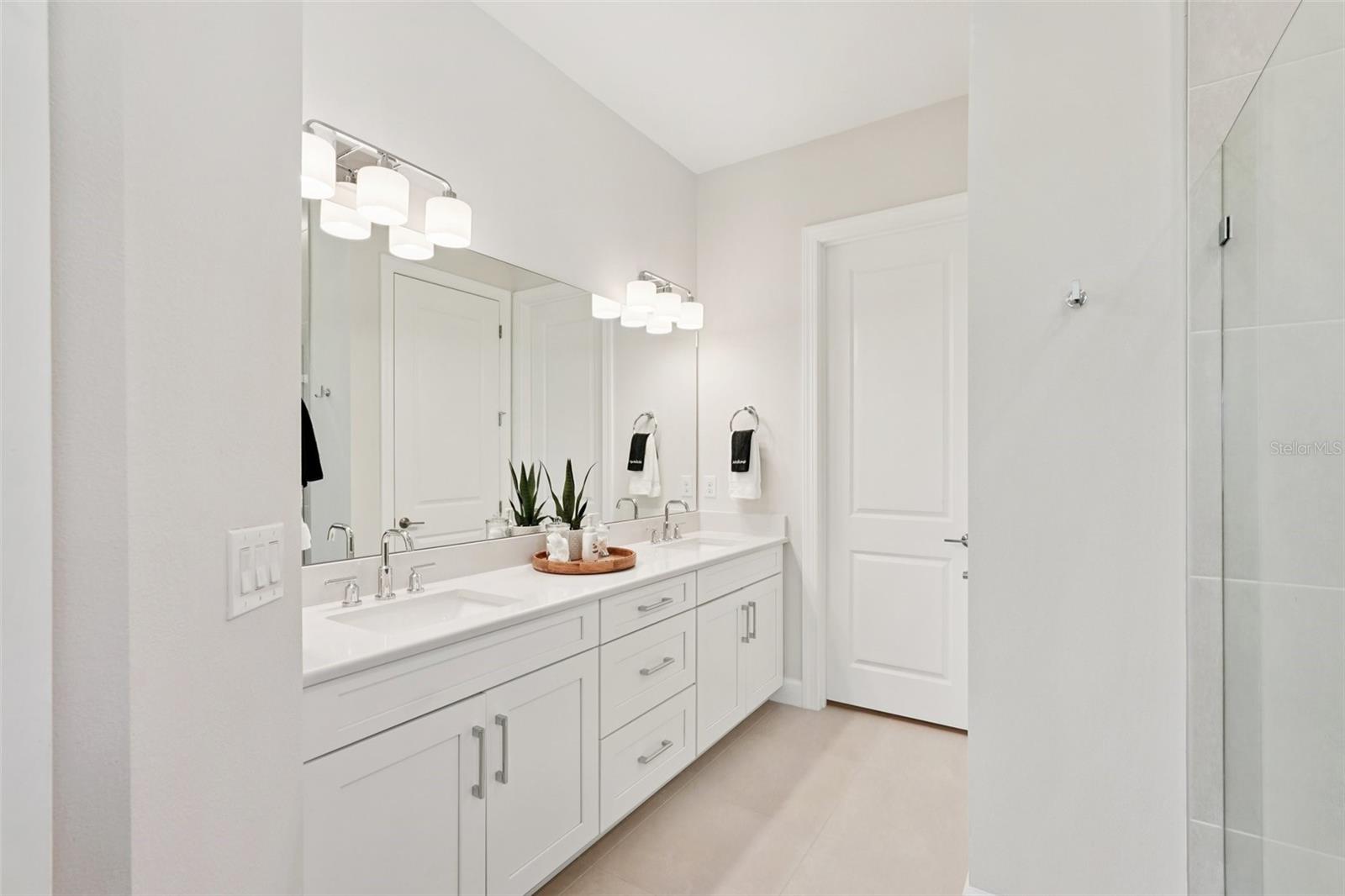 AZARIO ESPLANADE PH VII - Residential