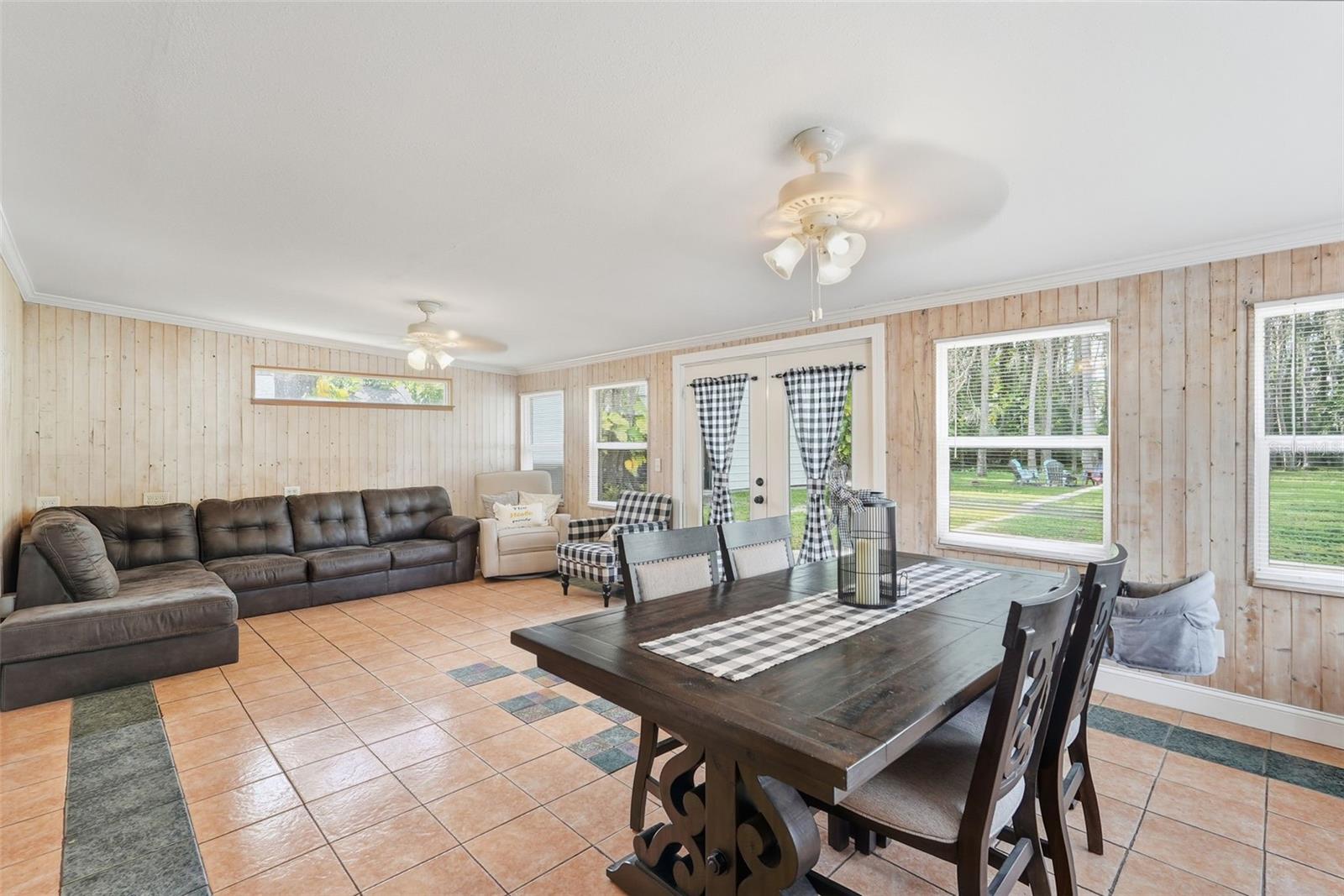 CONNERS LAKEFRONT ESTATE - Residential