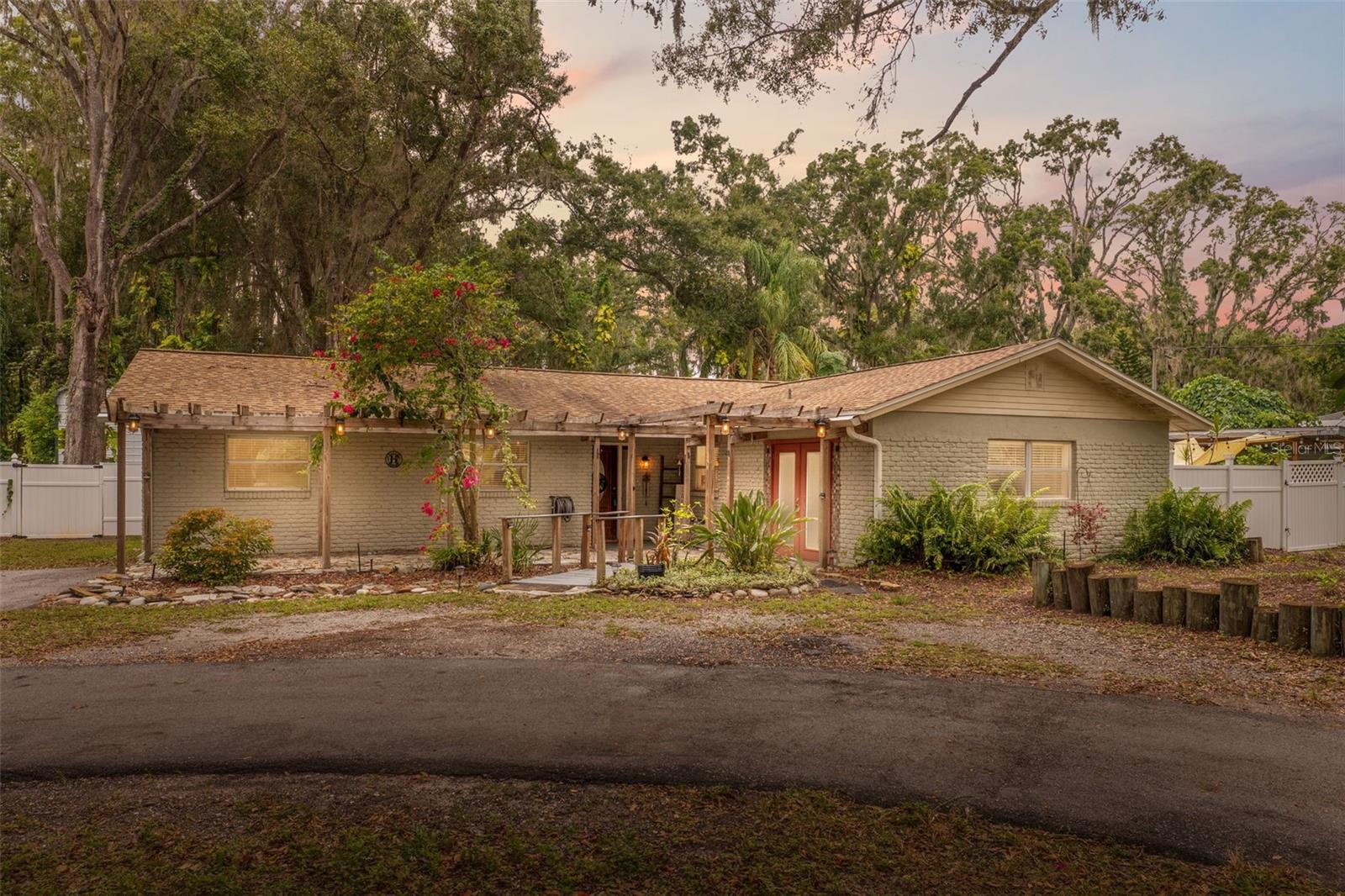 CONNERS LAKEFRONT ESTATE - Residential