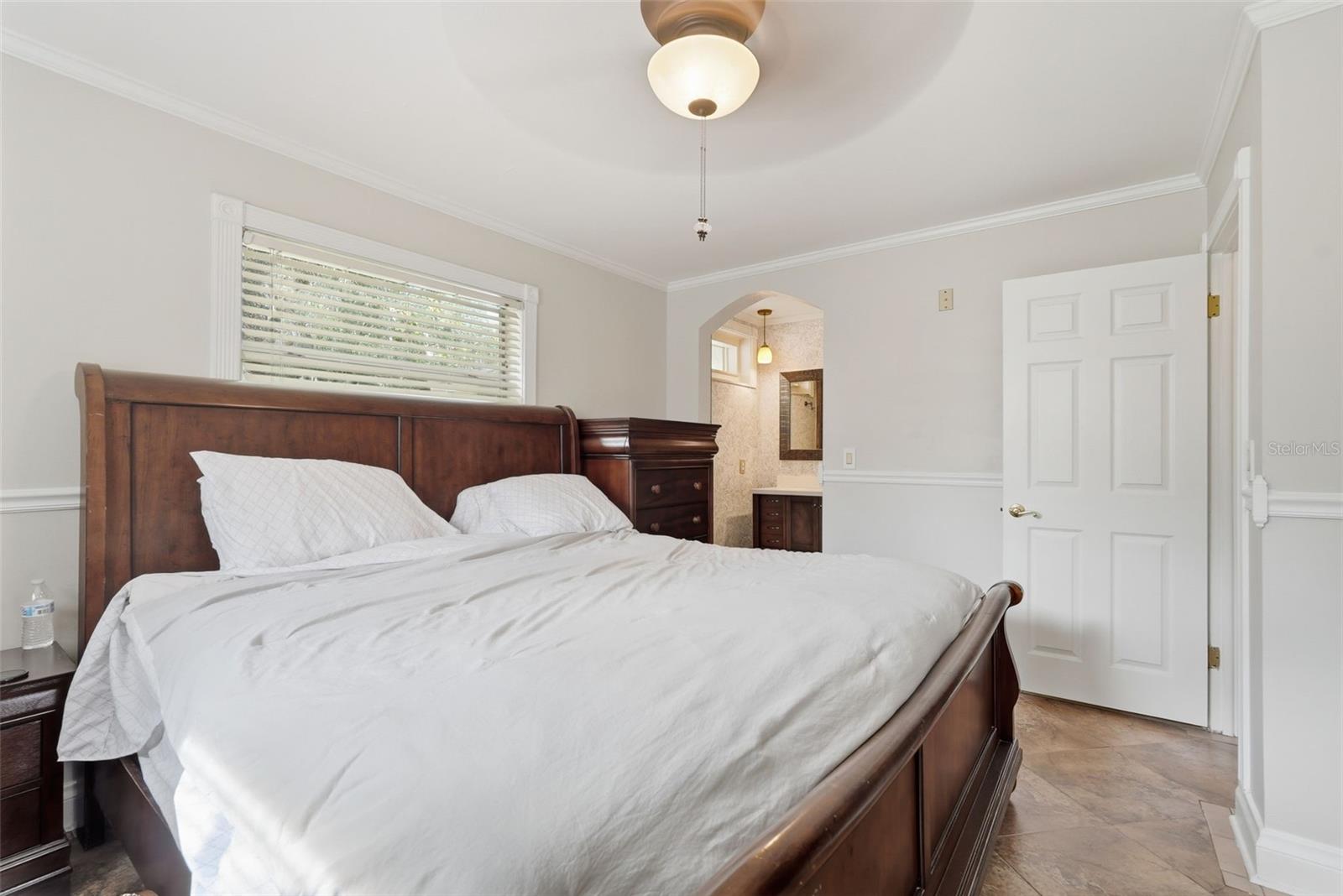 CONNERS LAKEFRONT ESTATE - Residential