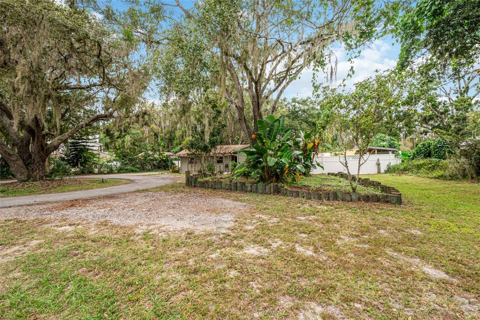 CONNERS LAKEFRONT ESTATE - Residential