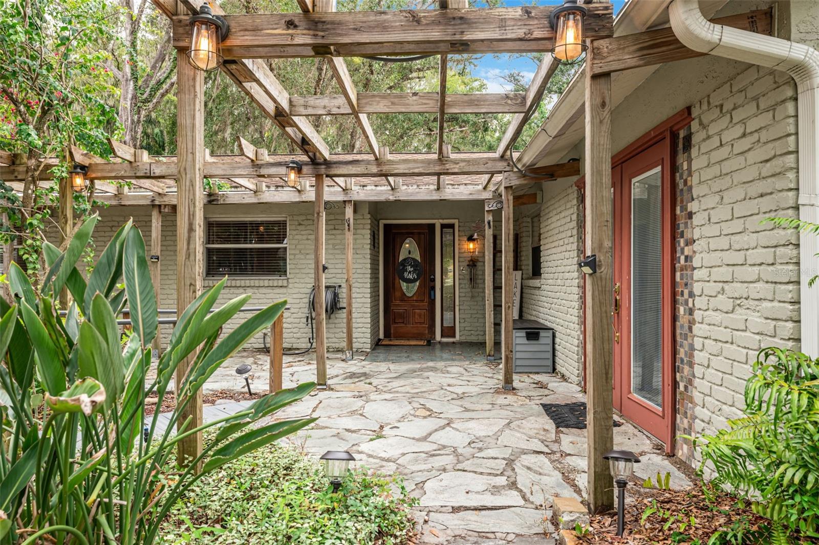 CONNERS LAKEFRONT ESTATE - Residential