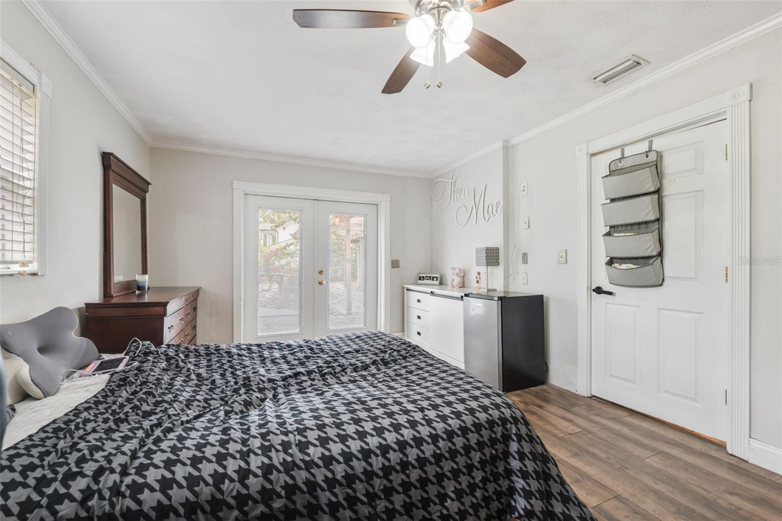 CONNERS LAKEFRONT ESTATE - Residential