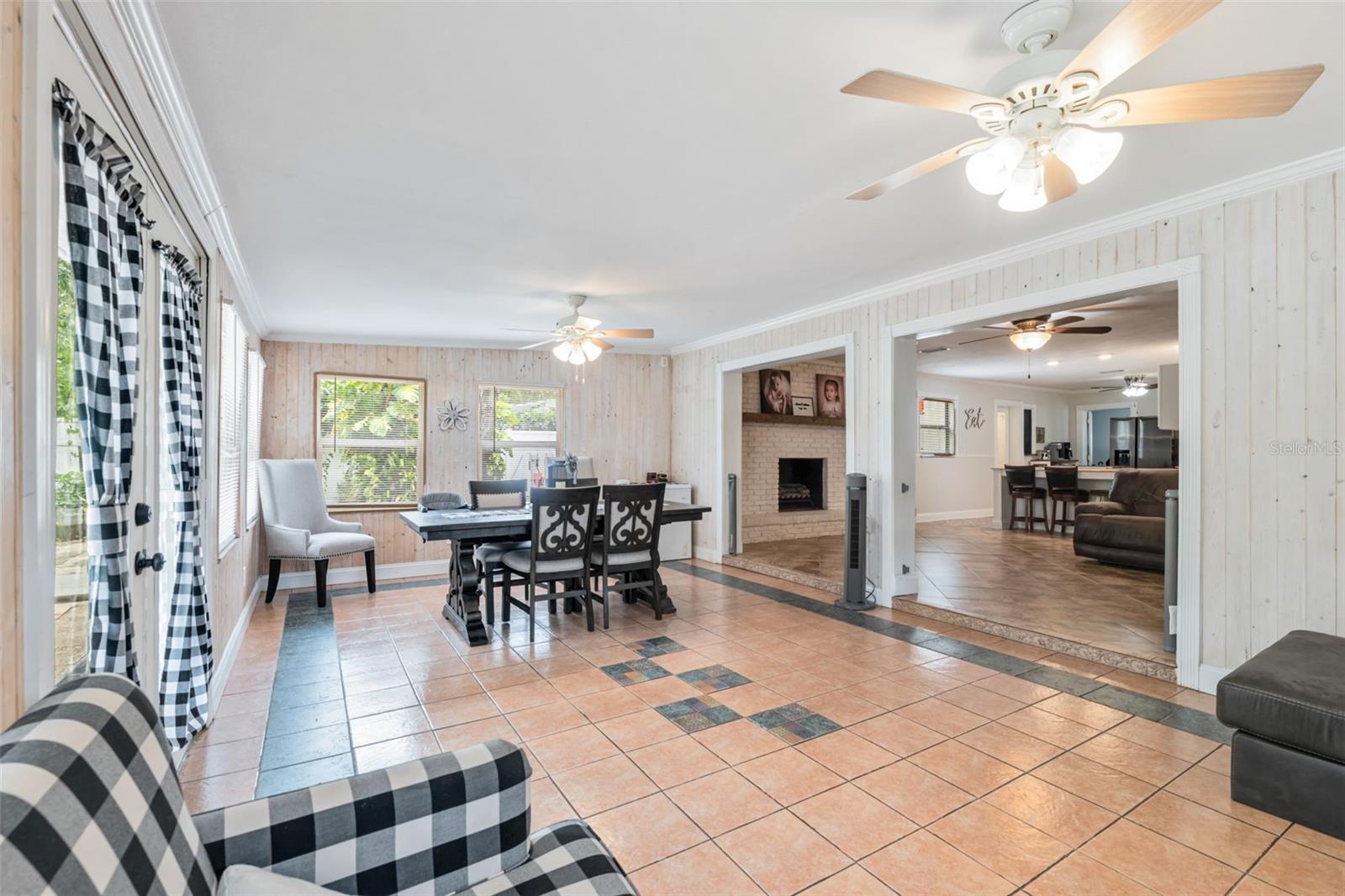 CONNERS LAKEFRONT ESTATE - Residential