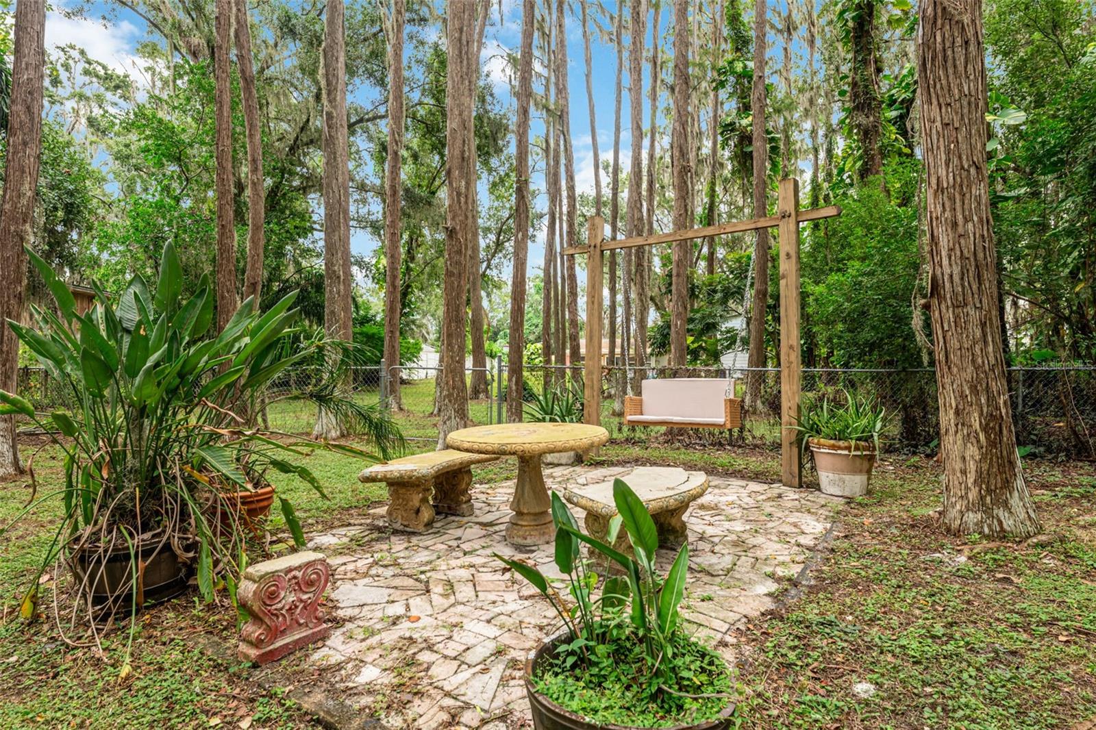 CONNERS LAKEFRONT ESTATE - Residential
