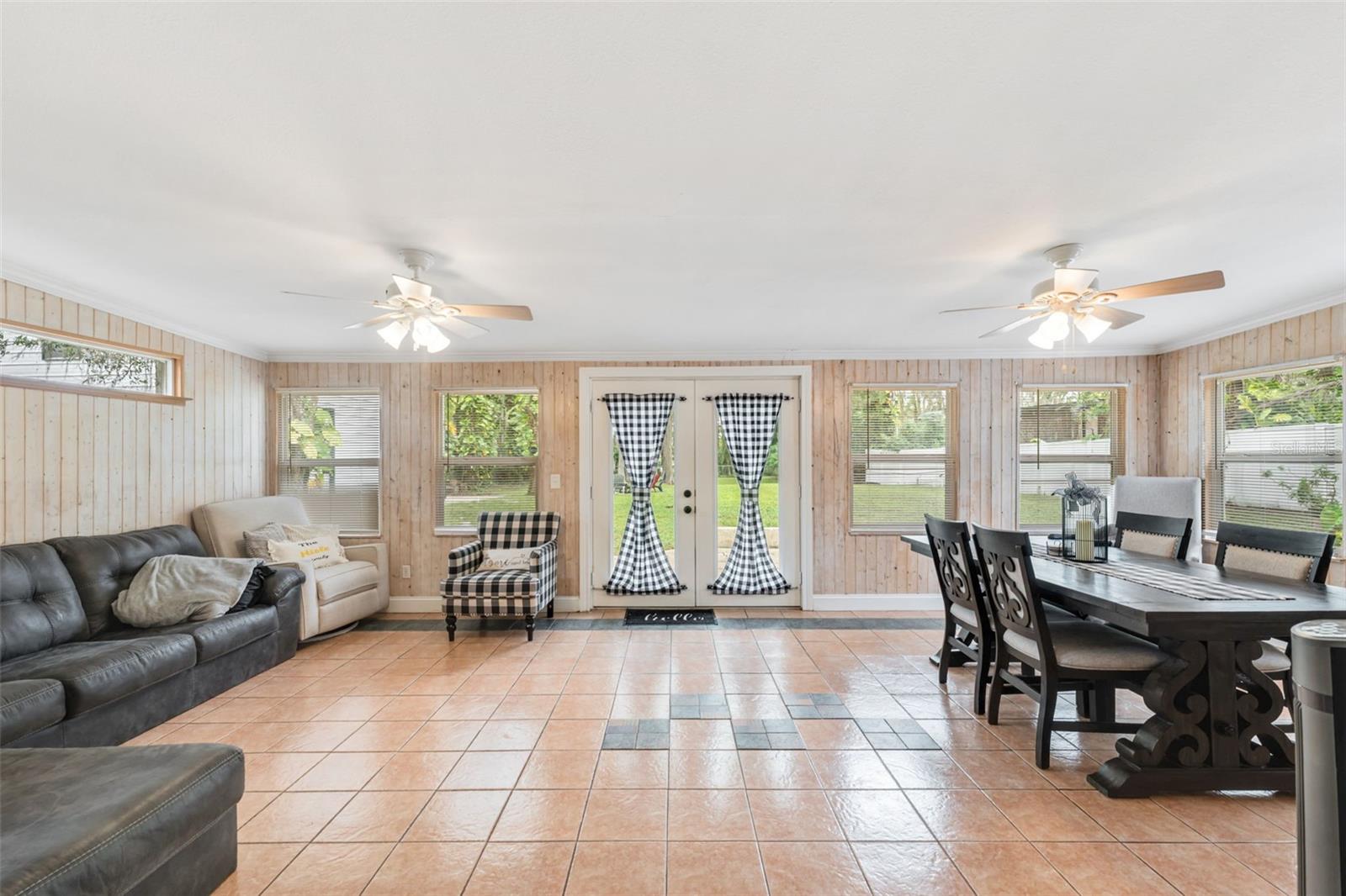 CONNERS LAKEFRONT ESTATE - Residential