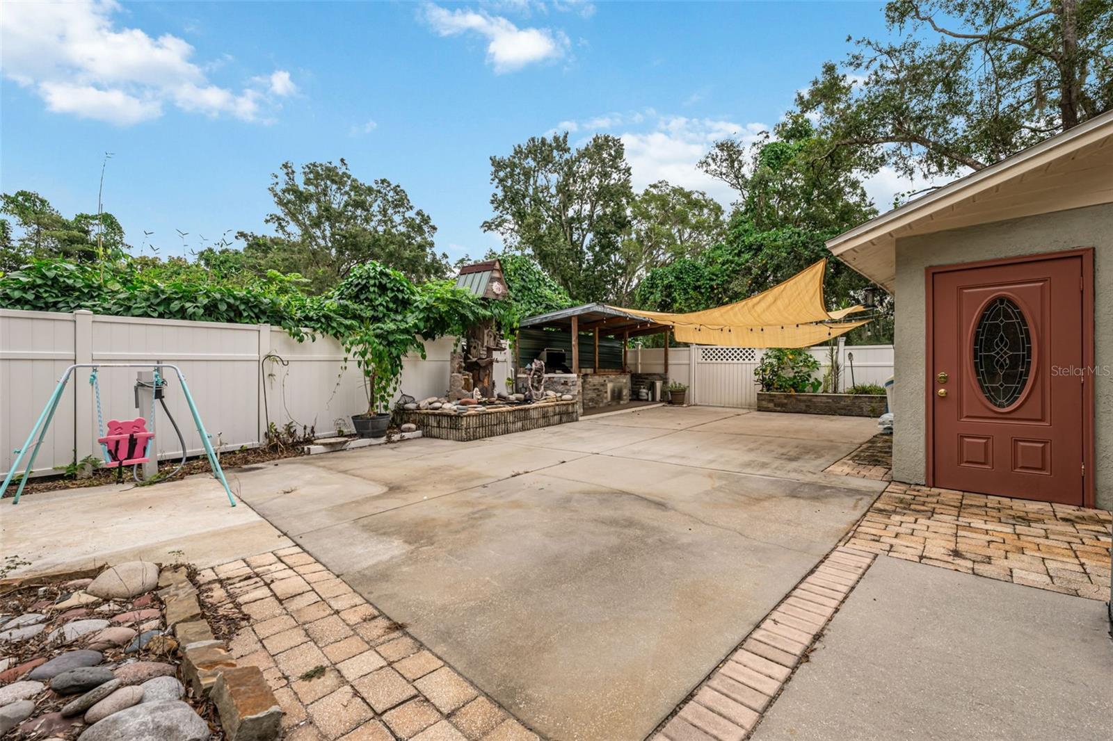 CONNERS LAKEFRONT ESTATE - Residential