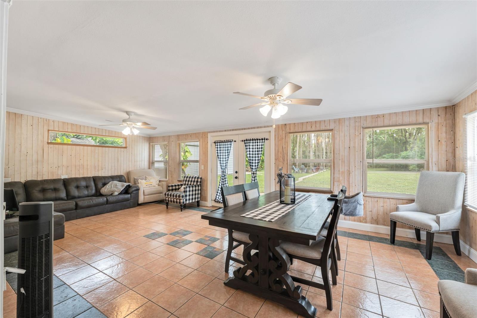 CONNERS LAKEFRONT ESTATE - Residential