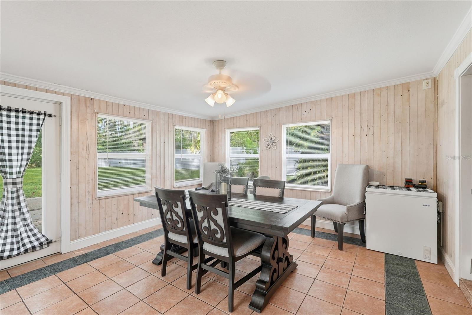 CONNERS LAKEFRONT ESTATE - Residential