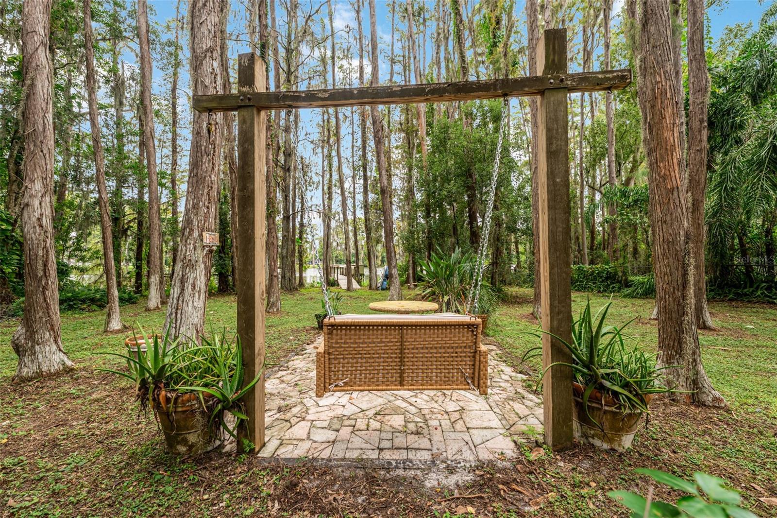 CONNERS LAKEFRONT ESTATE - Residential