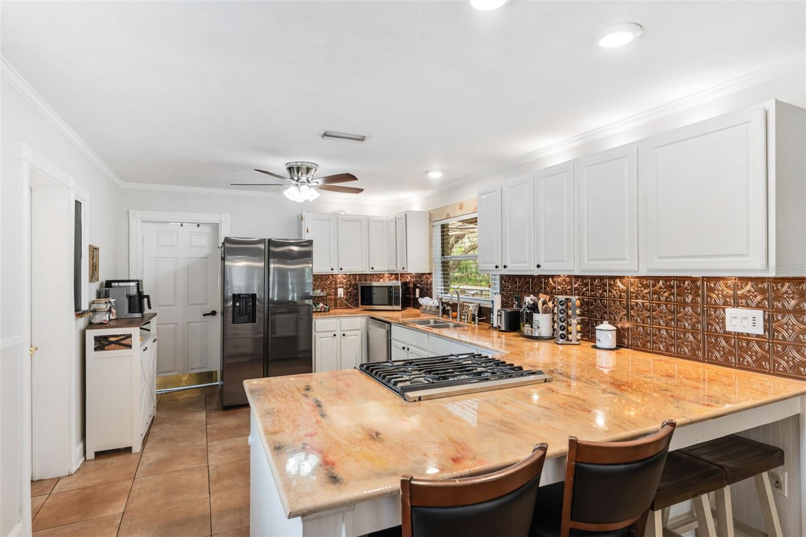 CONNERS LAKEFRONT ESTATE - Residential