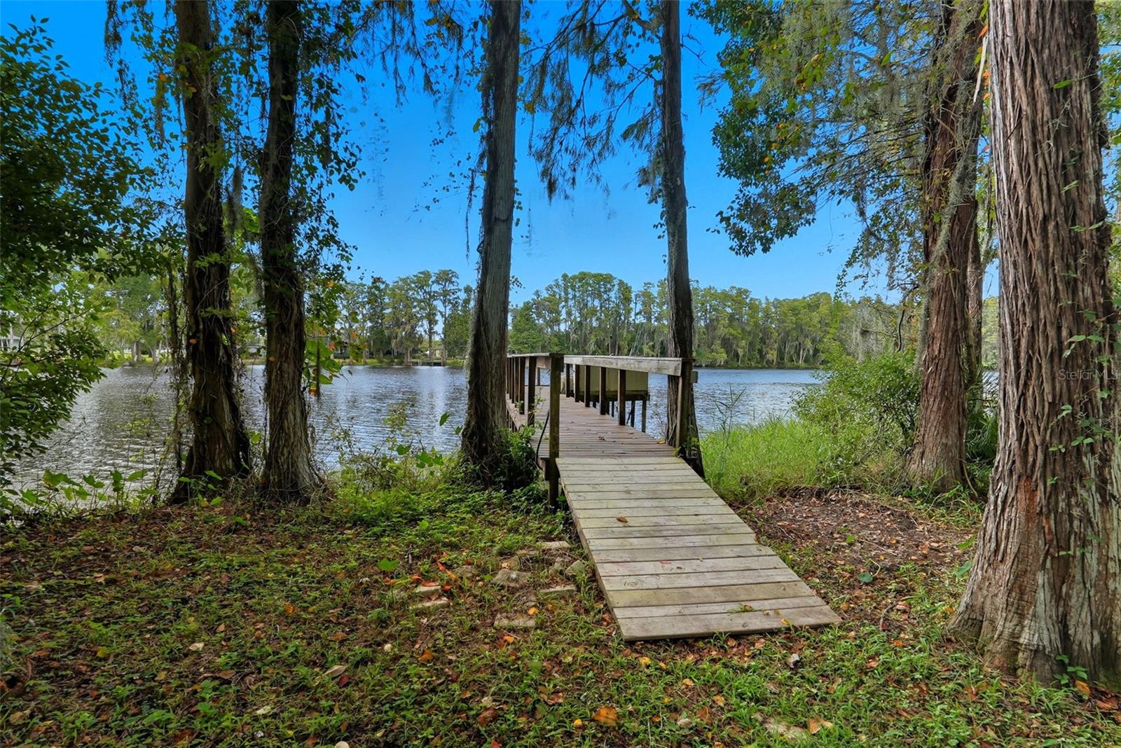 CONNERS LAKEFRONT ESTATE - Residential