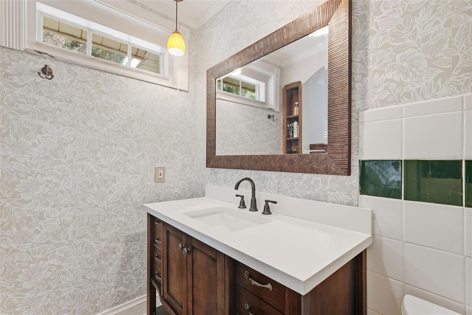 CONNERS LAKEFRONT ESTATE - Residential